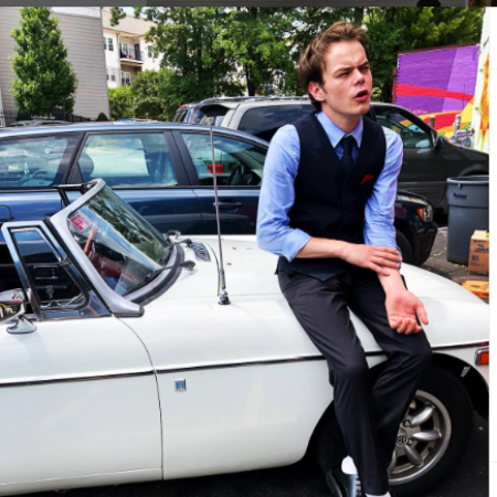                          Charlie Heaton Photo Click with His car